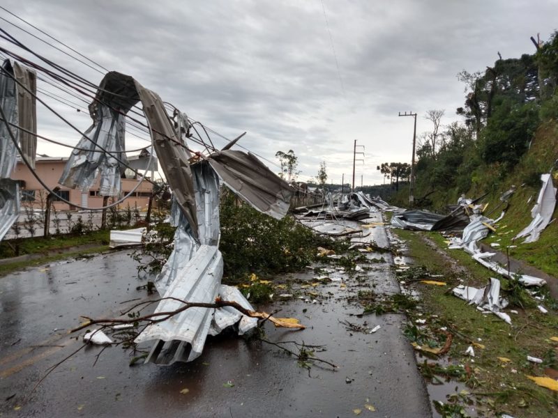 Imagem mostra estrados do ciclone bomba registrado em Chapecó em 2020 – Foto: Prefeitura de Chapecó/Arquivo/ND