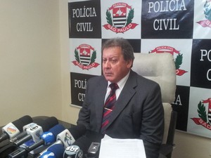 Delegado José Henrique Ventura durante coletiva nesta tarde, em Limeira (Foto: Fernanda Zanetti/G1)