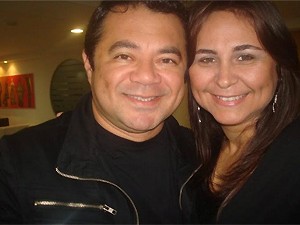 Shaolin acompanhado da esposa, Laudiceia Veloso, que se dedica à sua recuperação em Campina Grande (Foto: Arquivo pessoal)
