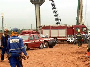 Operários e equipes de socorro no canteiro de obras do Aeroporto de Viracopos em Campinas (Foto: Reprodução EPTV)