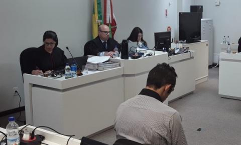 Júris no Meio-Oeste condenam réus por tentativa de feminicídio e homicídio qualificado