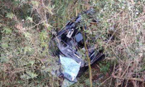 Saída de pista envolvendo veículo com placas de Fraiburgo