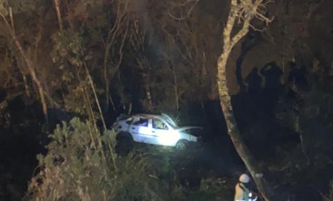 Saída de pista seguido de capotamento em Santa Cecília