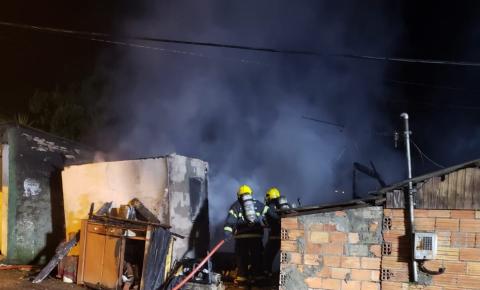 Duas residências são atingidas por incêndio em Videira 