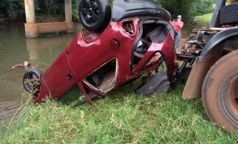 Homem morre após carro cair em Rio em Campos Novos 