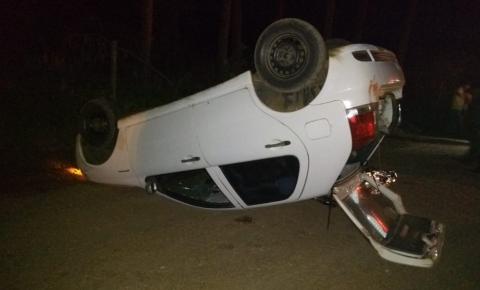 Capotamento deixa jovem ferido em Fraiburgo
