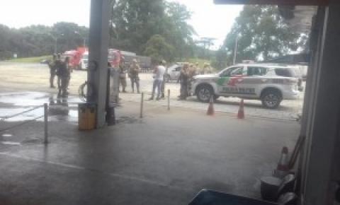 Polícia prende grupo que planejava assaltar banco; Dois morrem no local