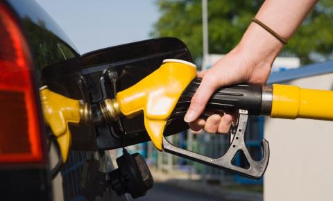 Petrobras anuncia redução de 2,8% no preço da gasolina