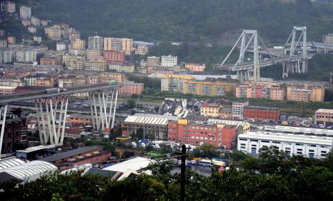 Ponte cai e deixa mortos em Gênova, na Itália
