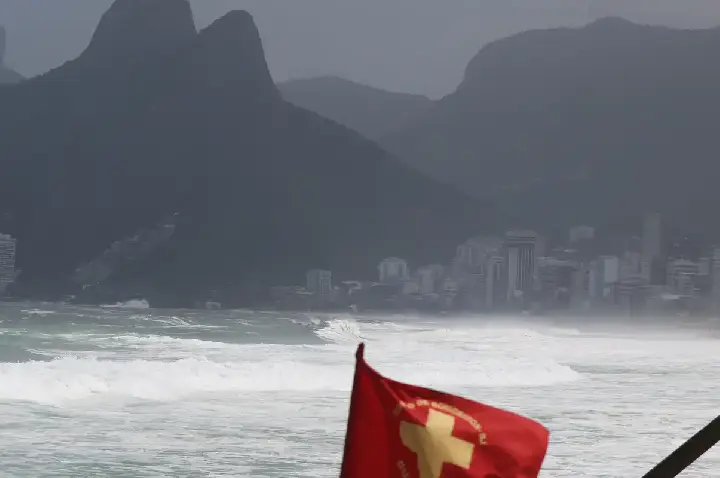 Chuva forte atinge o Rio de janeiro desde a noite desta segunda-feira
