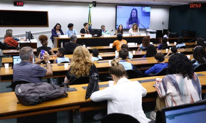 COP30: crianças e adolescentes cobram participação real em debate sobre crise climática