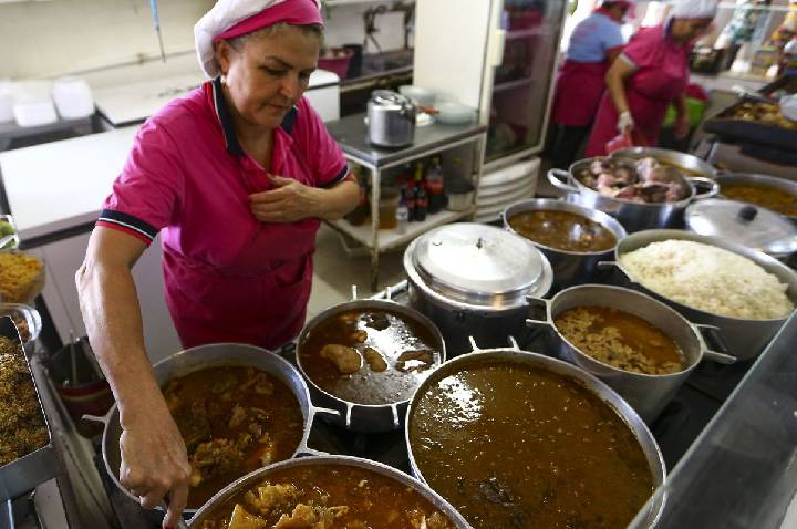 Cresce contratação de pessoas 50+ no comércio e nos serviços em SP