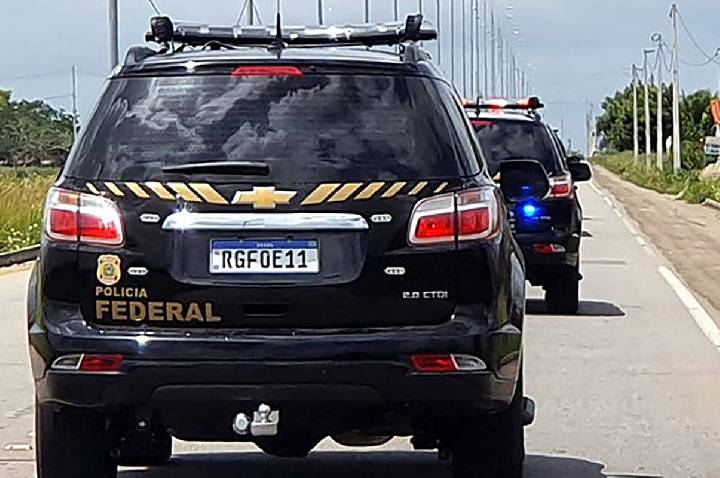 PF realiza operação para combater tráfico de cocaína do PCC