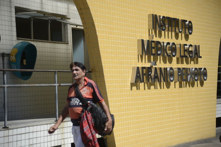 Corpo de adolescente é identificado e liberado pelo IML do Rio